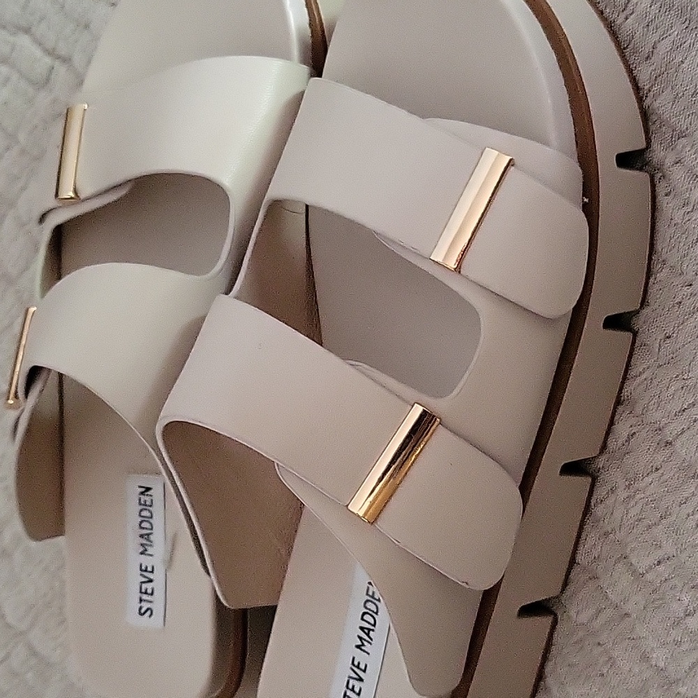 Steve Madden Cream Sandals with Gold Accents . NWOT.